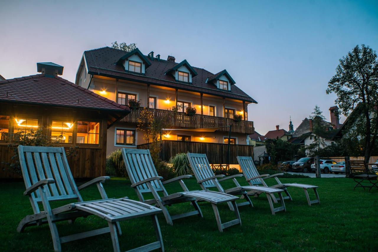 Hotel Zamorc Шкофья-Лока Экстерьер фото