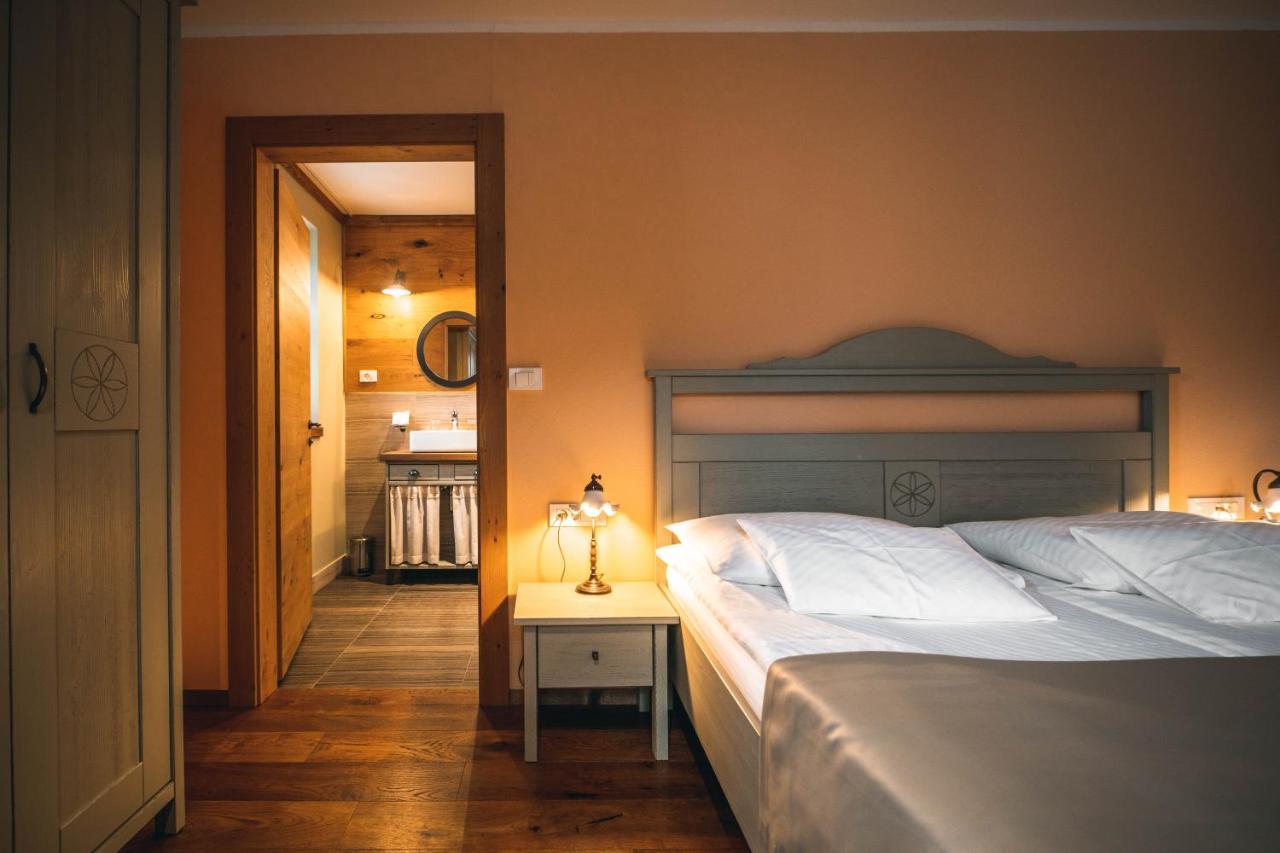 Hotel Zamorc Шкофья-Лока Экстерьер фото