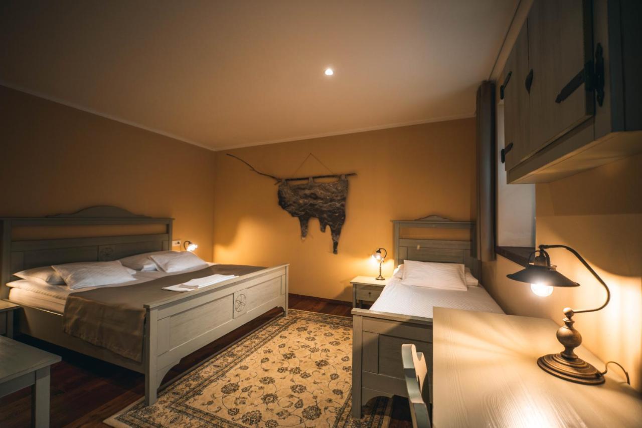 Hotel Zamorc Шкофья-Лока Экстерьер фото