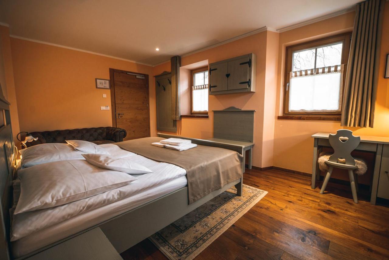 Hotel Zamorc Шкофья-Лока Экстерьер фото