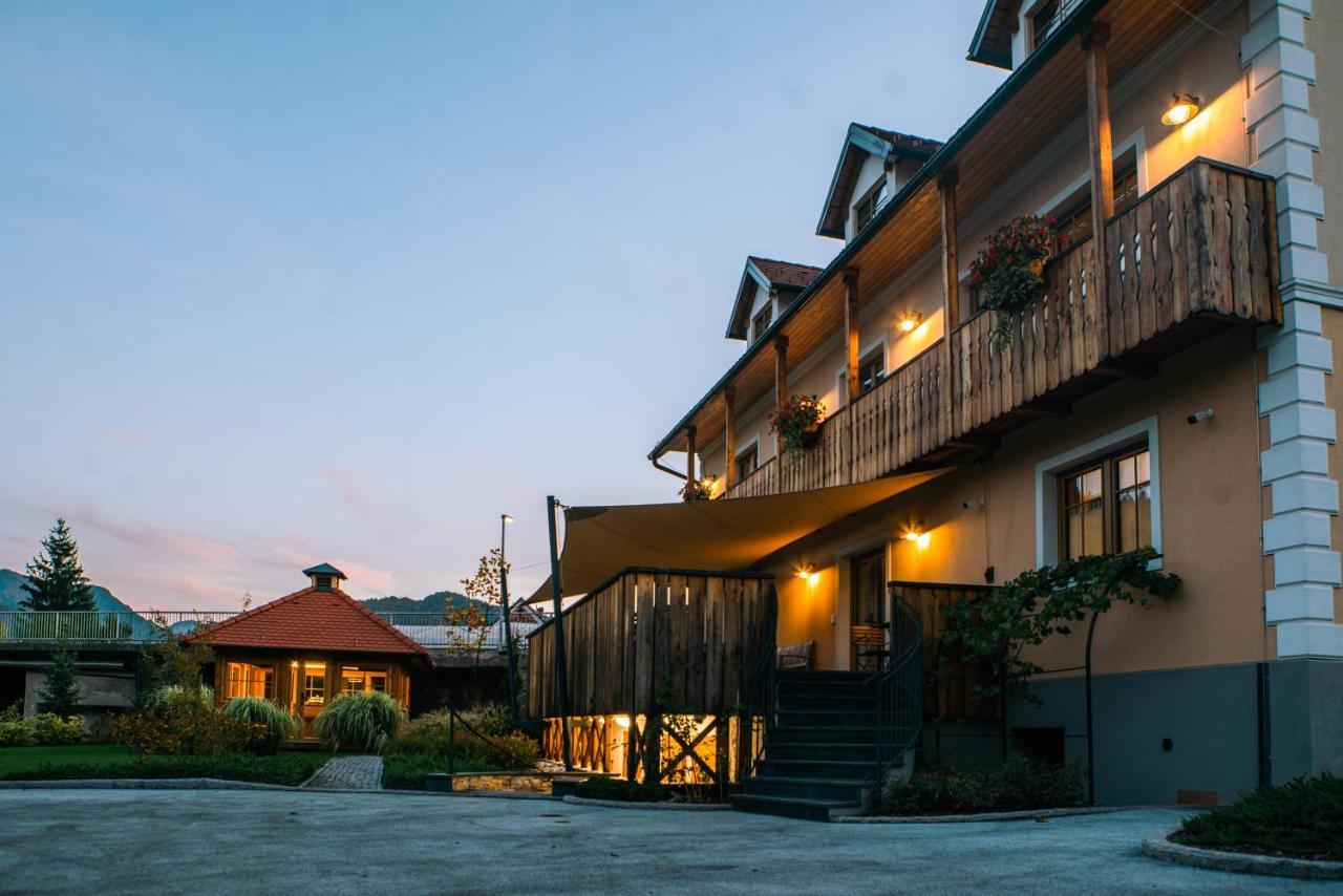 Hotel Zamorc Шкофья-Лока Экстерьер фото