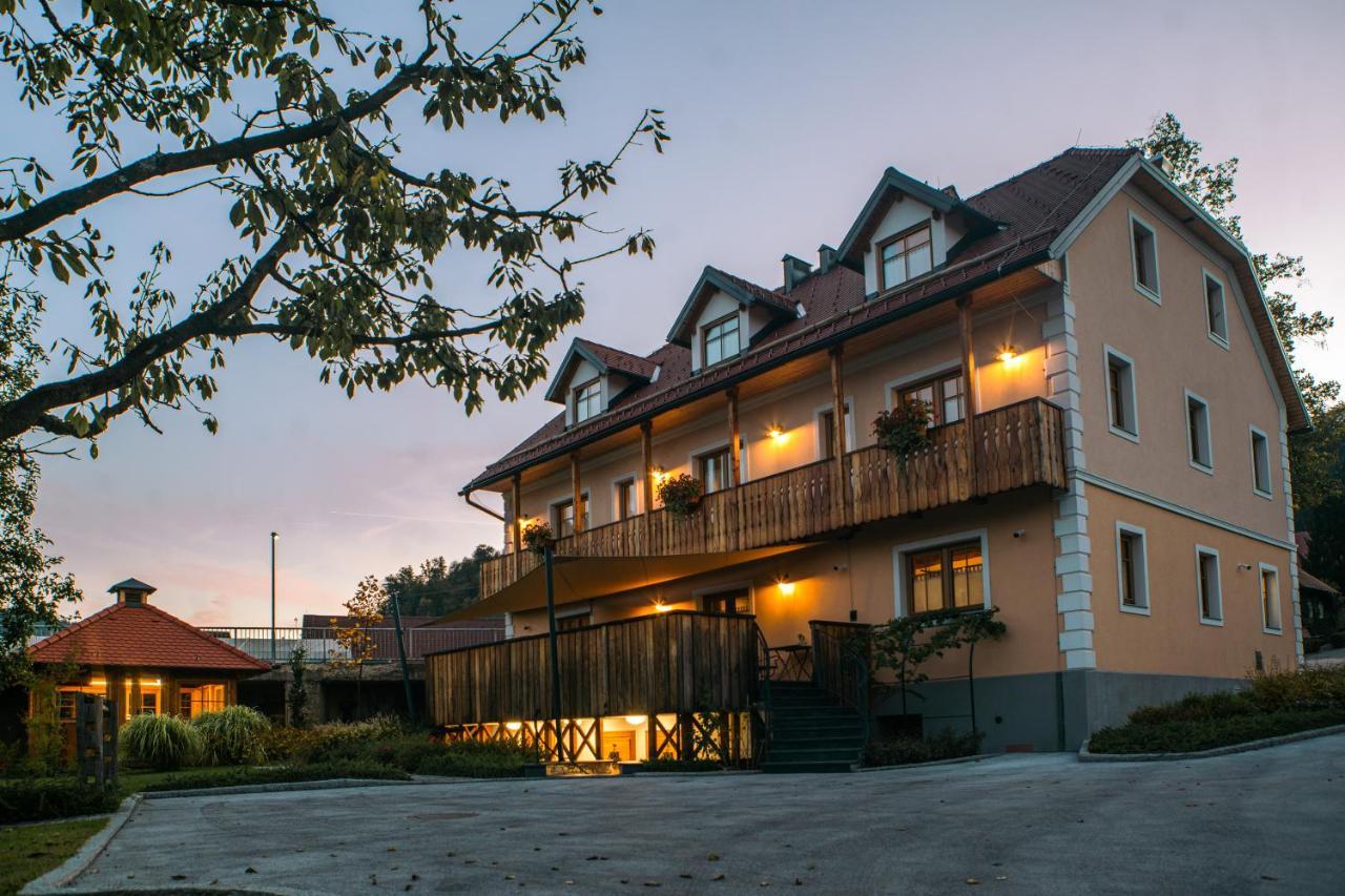 Hotel Zamorc Шкофья-Лока Экстерьер фото